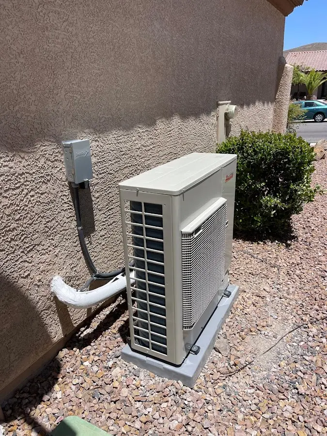 Residential air conditioning condenser unit in Diboll